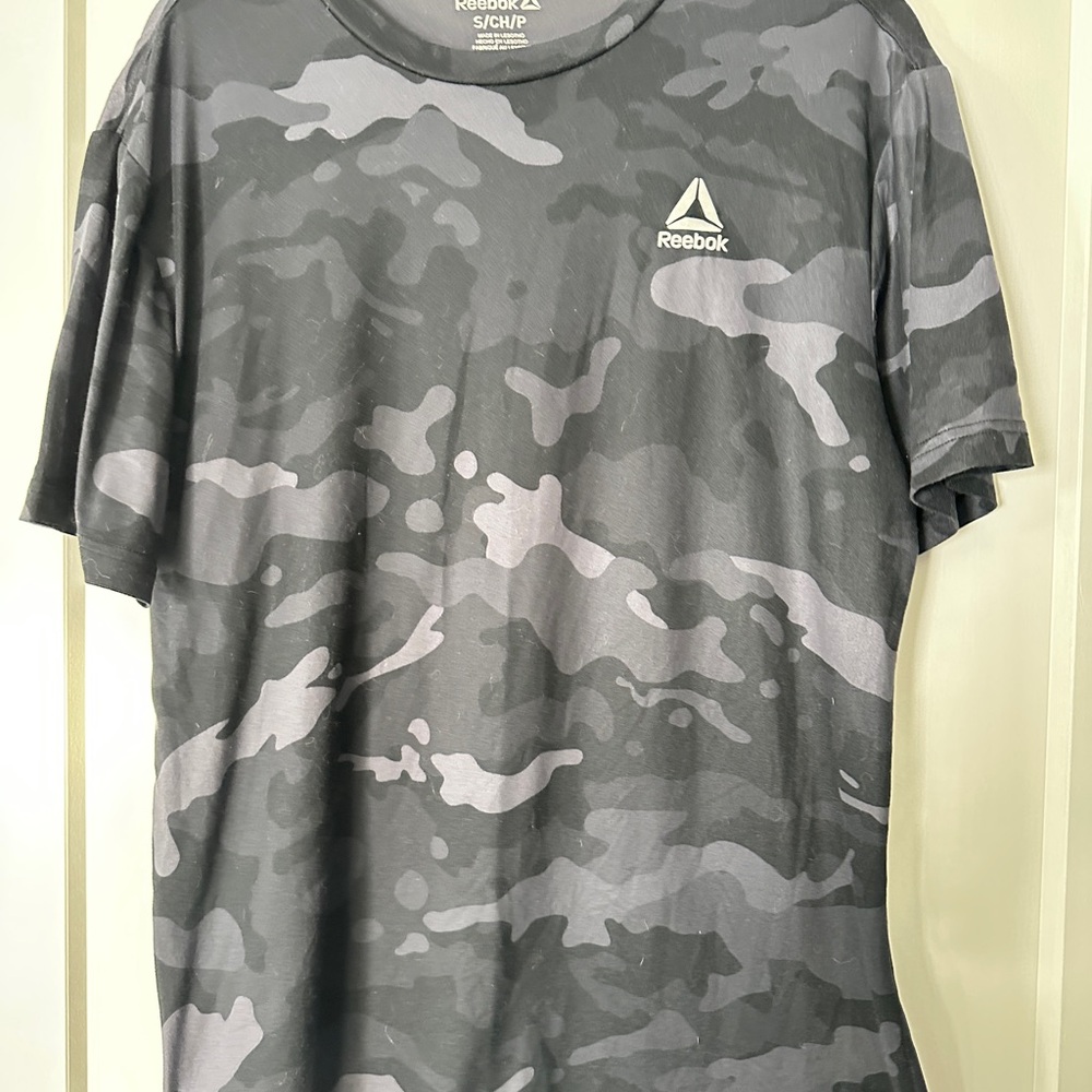 Reebok Men's Black and Gray Camo Tee